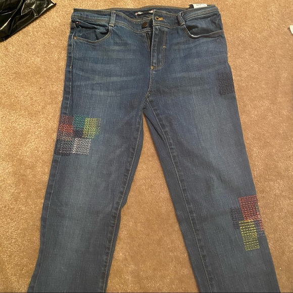 2 pair Tommy Hilfiger Jeans - Picture 7 of 11